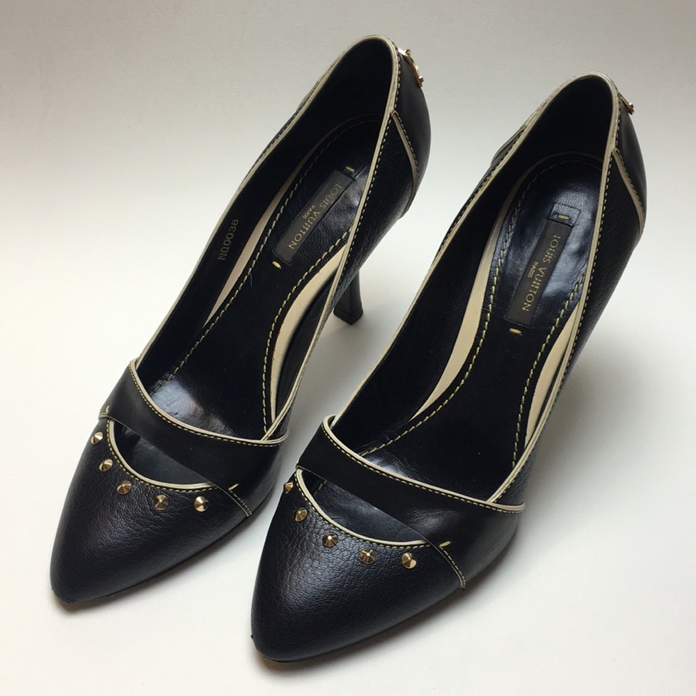 Louis Vuitton Pointed Toe Pumps